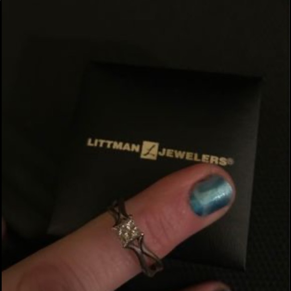 Engagement ring size 8 - Picture 7 of 8